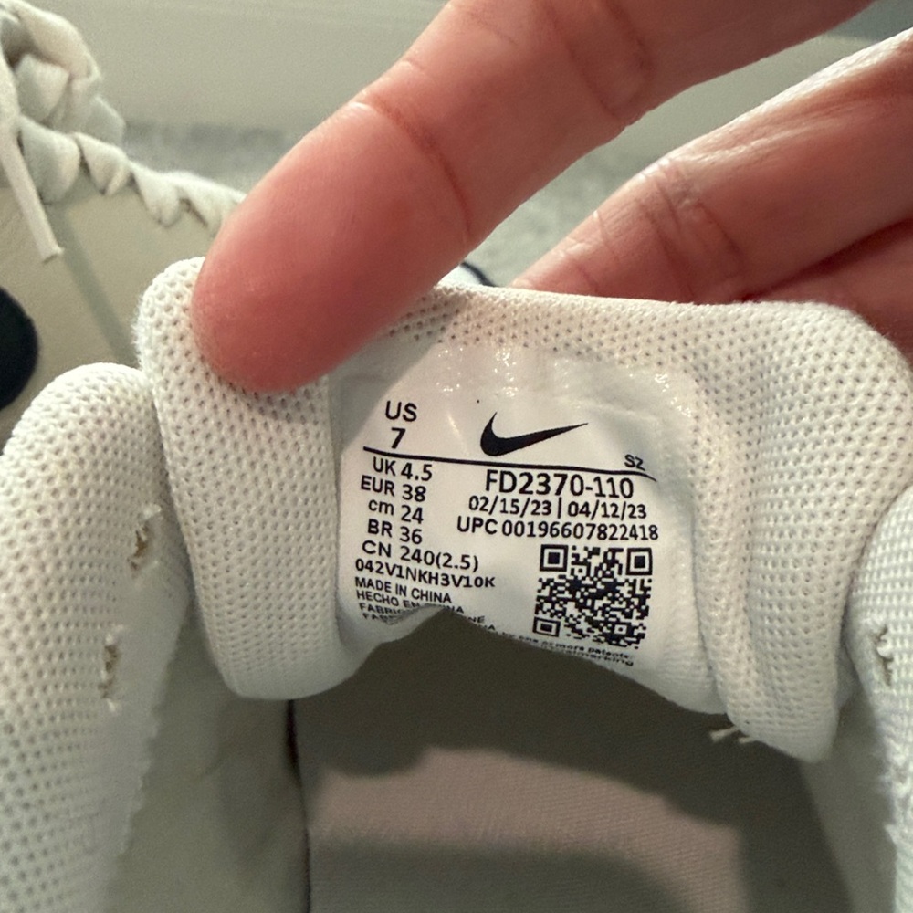 Nike Womens Air Max 1 White & Navy Casual Sneakers - Picture 7 of 16